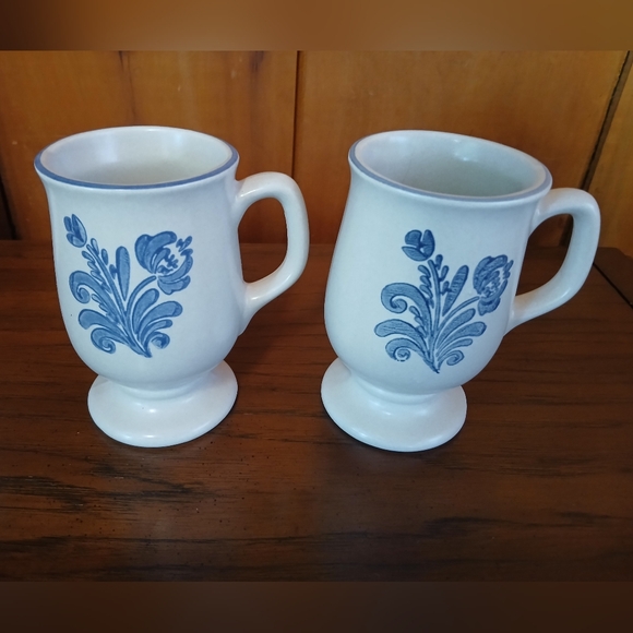 Pfaltzgraff Yorktowne Stoneware Pedestal Footed Coffee Mugs Cups - Picture 3 of 10